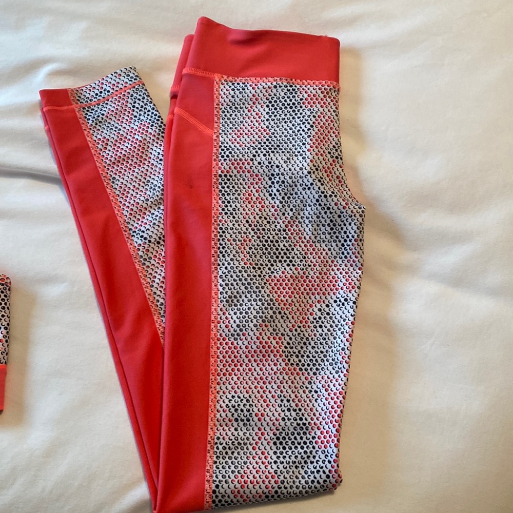 NWT Under Amour heat gear compression leggings